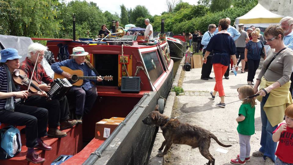 #MummyMonday Folk Musicians at Folk and Boat Festival 2013 with SpookyMrsGreen.com mindful parenting and modern pagan lifestyle blog.