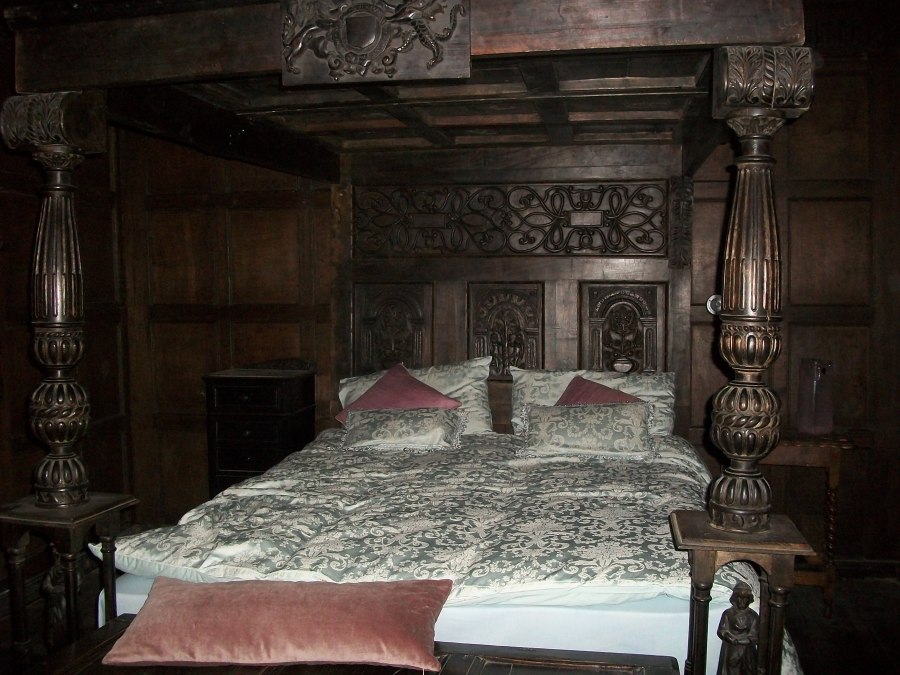 Image of a medieval four poster bed in a wood panelled room. Ghost Hunter Diaries: Carnfield Hall Four Poster Bed overnight ghost hunt with LGBT fantasy book writer Catherine Green of SpookyMrsGreen.com mindful parenting and modern pagan lifestyle blog.