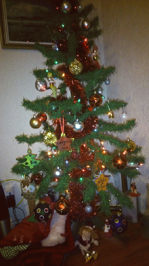 Twinkling Christmas Tree at SpookyMrsGreen.com mindful parenting and modern pagan lifestyle blog.