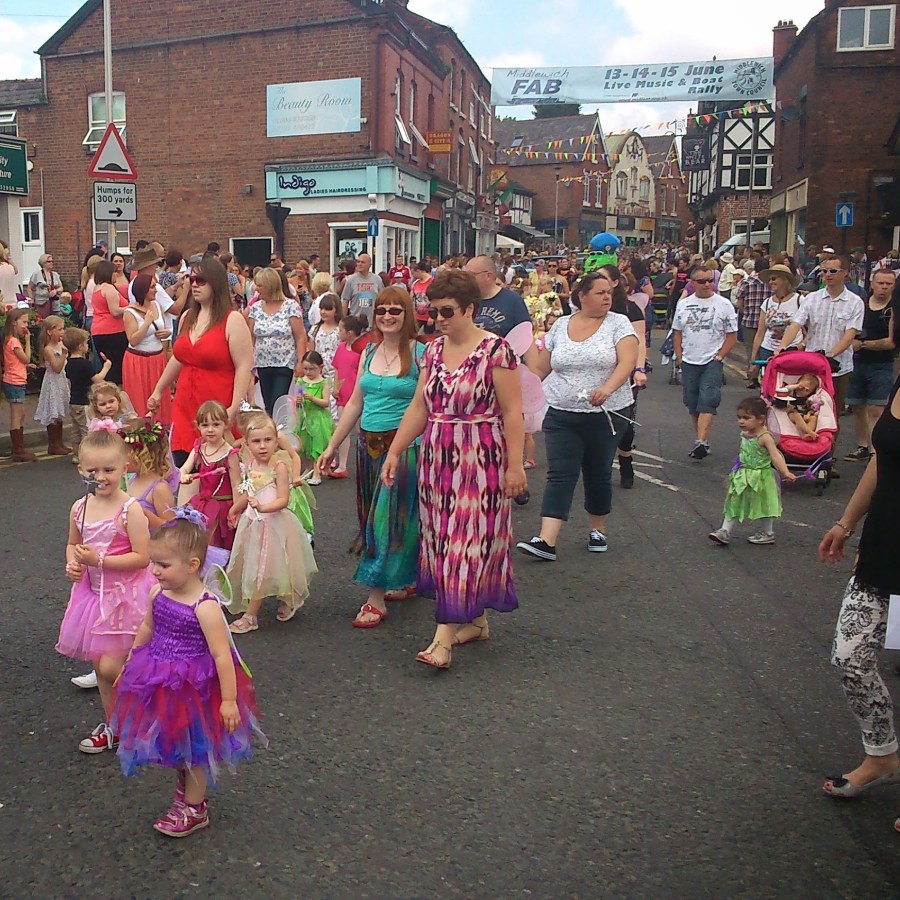 #MummyMonday Middlewich Folk and Boat Festival 2014 with SpookyMrsGreen.com mindful parenting and modern pagan lifestyle blog.