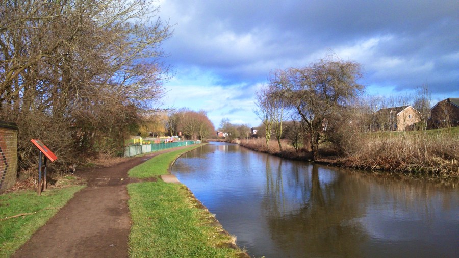 Sunshine Canal Walk in Middlewich Spring nature photo SpookyMrsGreen.com mindful parenting and modern pagan lifestyle blog.