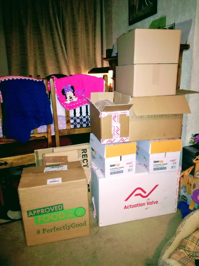 #MummyMonday Preparing to move house hiding in my box fort by SpookyMrsGreen.com mindful parenting and modern pagan lifestyle blog.