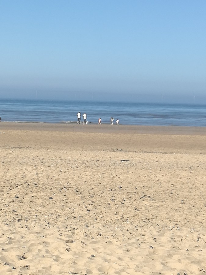 #MummyMonday Dads and their girls on the beach. SpookyMrsGreen.com mindful parenting and modern pagan lifestyle blog. Copyright Catherine Green