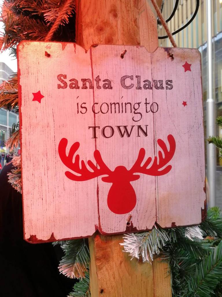 How to enjoy a peaceful Christmas at SpookyMrsGreen.com mindful parenting and modern pagan lifestyle blog.