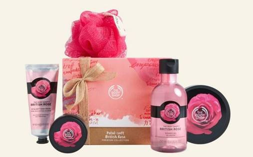Photo of British Rose gift set by The Body Shop. Skincare products, shower gel, shower scrub, body yoghurt, body butter, hand cream.