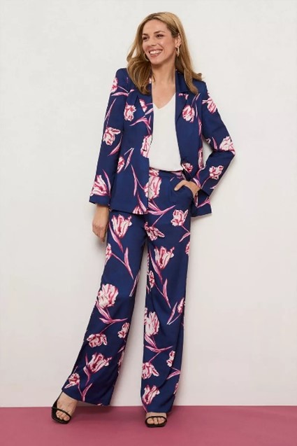 Wallis Women's Clothing, Women's Fashion, affordable fashion. Affiliated with SpookyMrsGreen.com mindful parenting and modern pagan lifestyle blog.