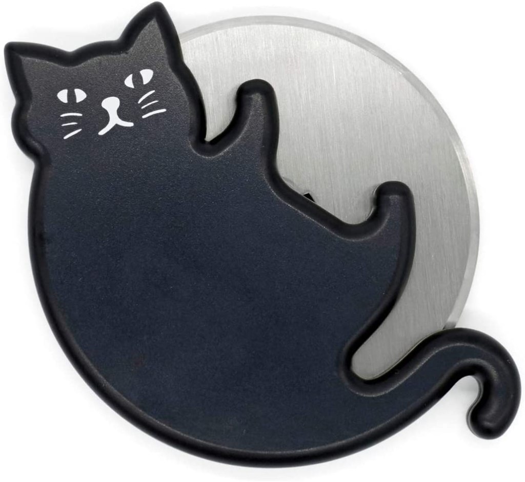 #ProductReview Black Cat Pizza Cutter from Kikkerland reviewed by Catherine Green of SpookyMrsGreen.com mindful parenting and modern pagan lifestyle blog.