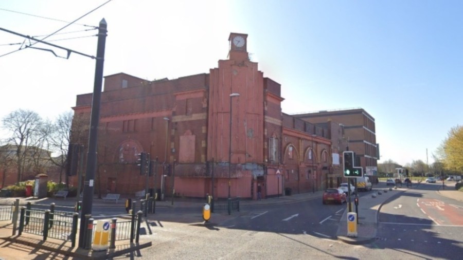 Ghost Hunter Diaries: Rileys Snooker Hall in Oldham, Greater Manchester visited by ghost hunter Catherine Green at SpookyMrsGreen.com mindful parenting and modern pagan lifestyle blog.